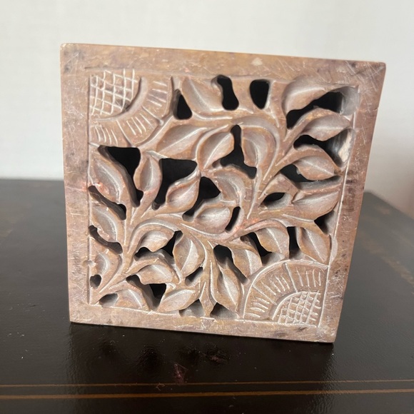 Artisan soapstone box‎ - Picture 5 of 6